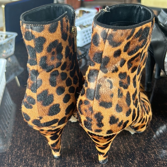 Vince Camuto leopard Calf Skin Booties - Picture 3 of 6